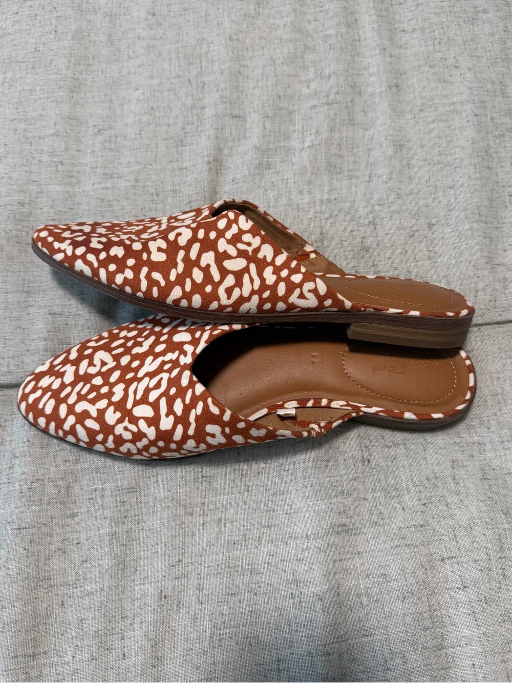 Universal Thread Rust & Cream Patterned Slip-On Mules - Picture 2 of 2